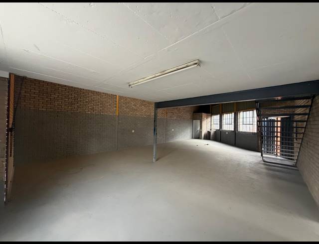 136M² WAREHOUSE TO LET IN HALFWAY HOUSE